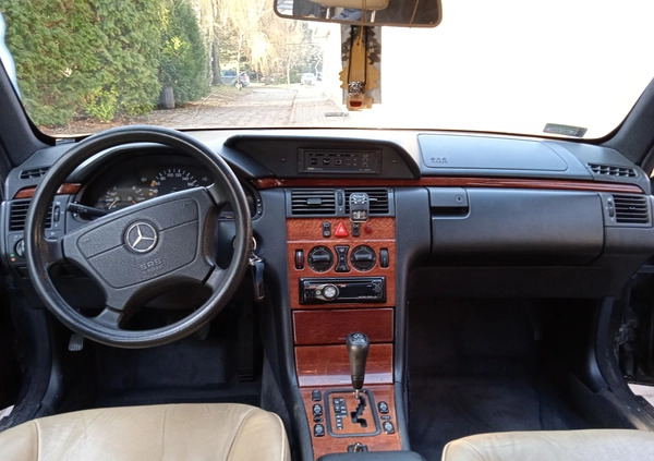 Mercedes-Benz Klasa E cena 19065 przebieg: 174500, rok produkcji 1999 z Otwock małe 172